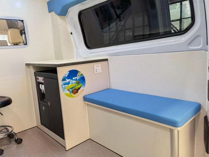 Ambulance Ford
