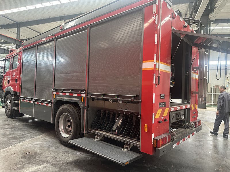 pm60-busa-truk-pemadam-api