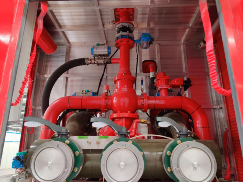 sinotruk heavy water tank fire truck