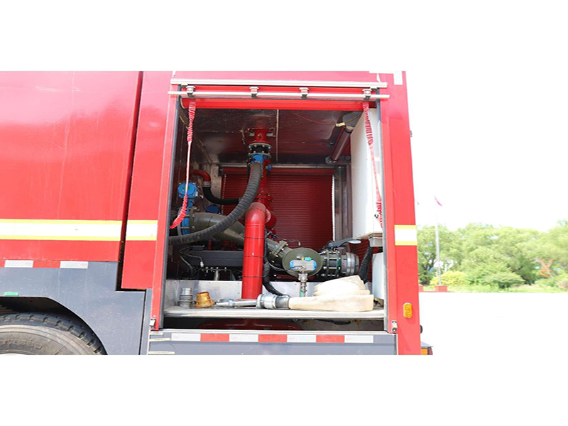 sinotruk heavy water tank fire truck