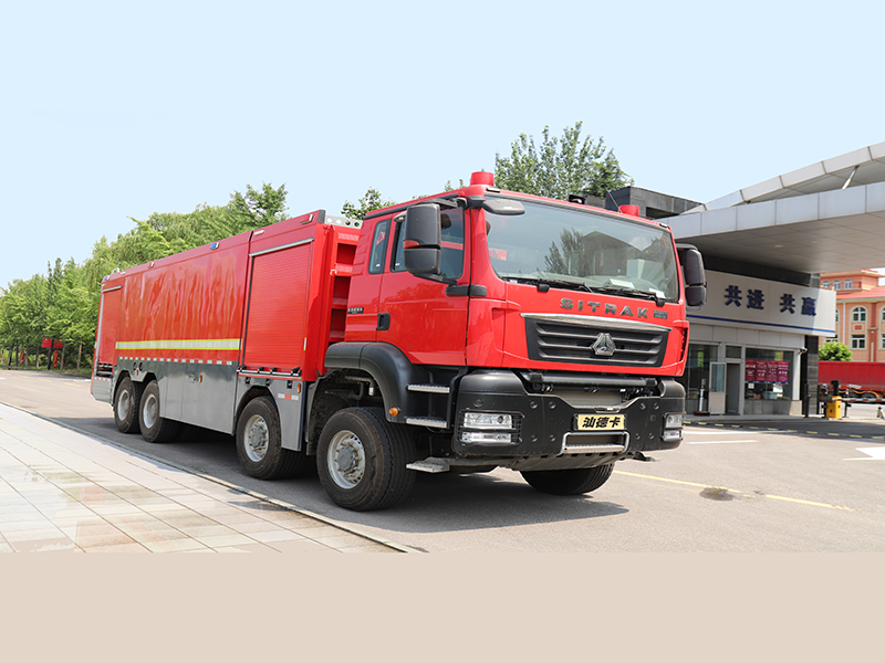 sinotruk heavy water tank fire truck