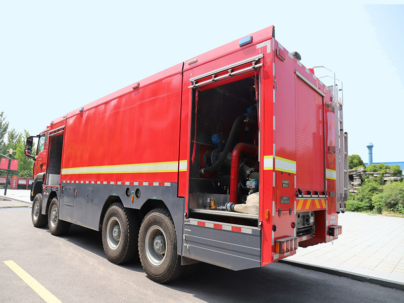 sinotruk heavy water tank fire truck