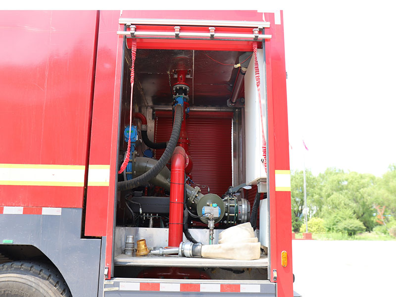 sinotruk heavy water tank fire truck
