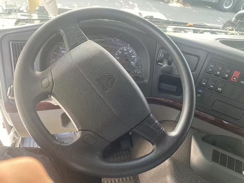 truk jungkit bekas sinotruck