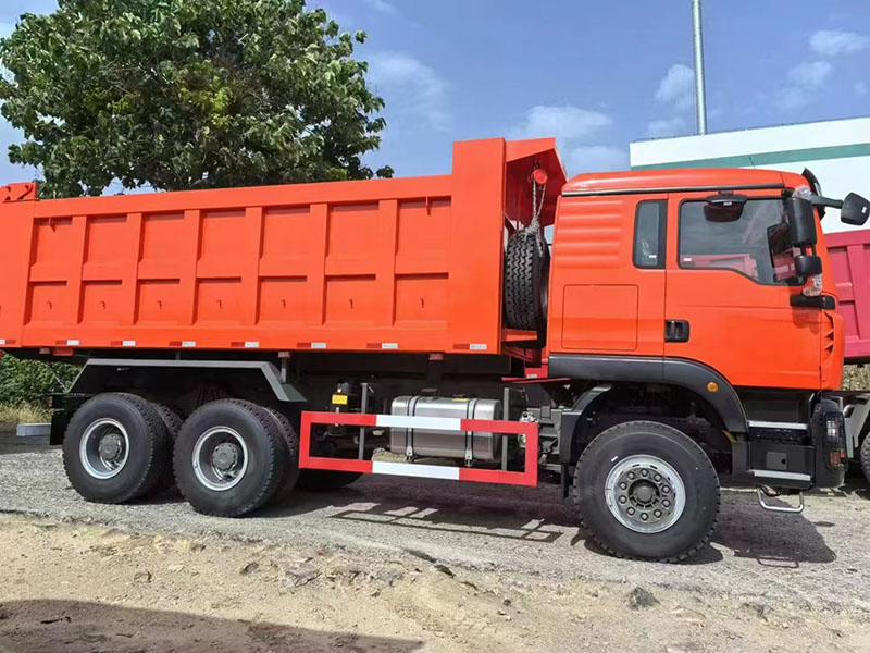 truk jungkit bekas sinotruck