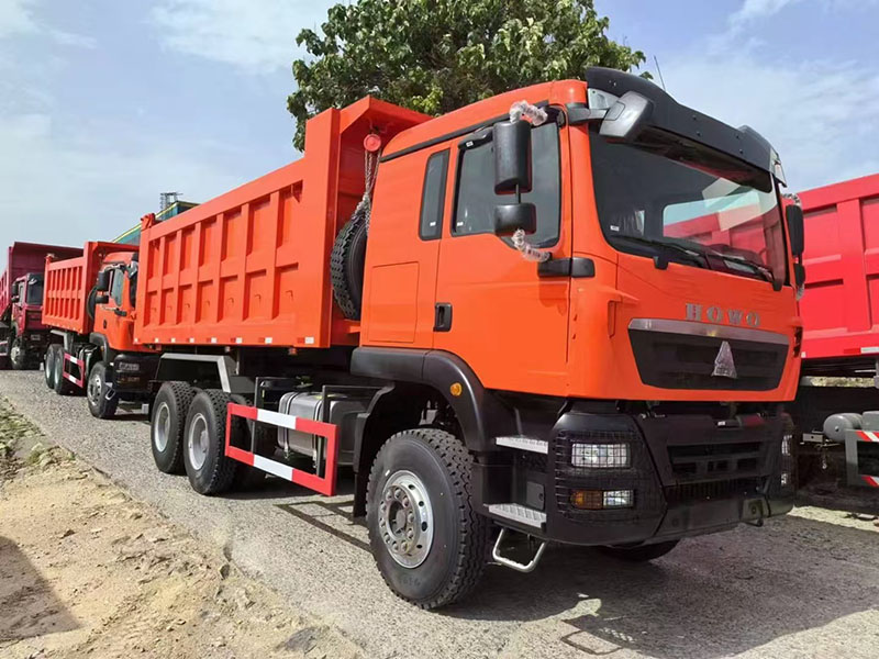 truk jungkit bekas sinotruck